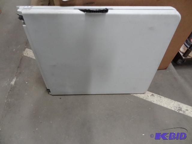 New Samsonite brand 6 ft fold in half portabl...