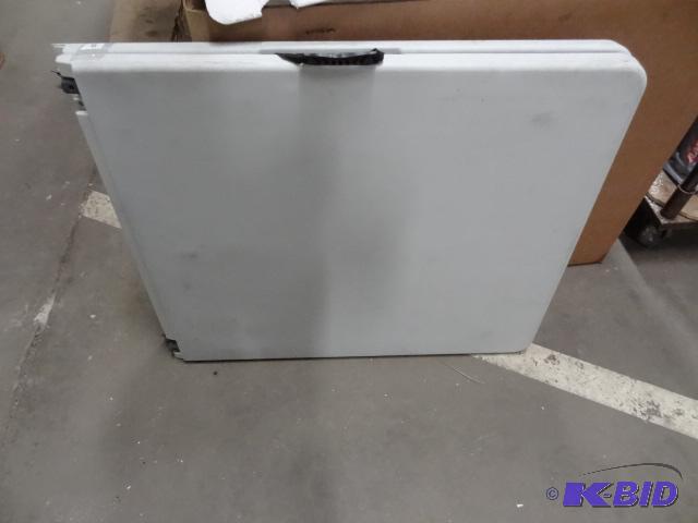 New Samsonite brand 6 ft fold in half portabl...