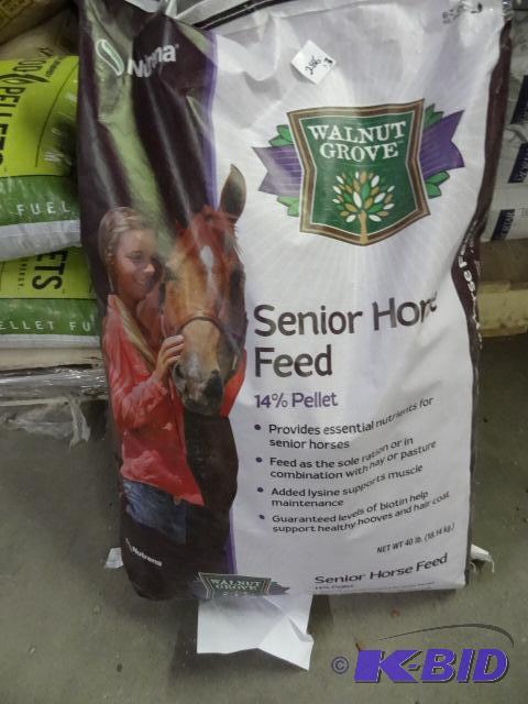New lot of Nutrena Brand horse food 14% pelle...