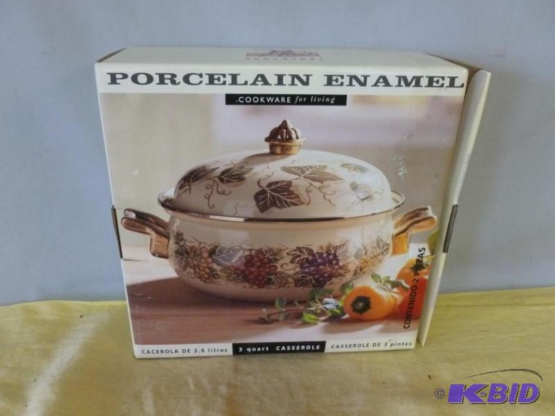 lot 112 image: Tabletop Unlimited Porcelain Enamel 3 quart c...