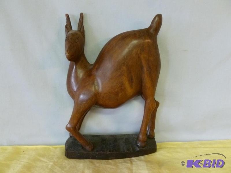 lot 115 image: Beautiful Large Hand Carved Wooden African Ar...
