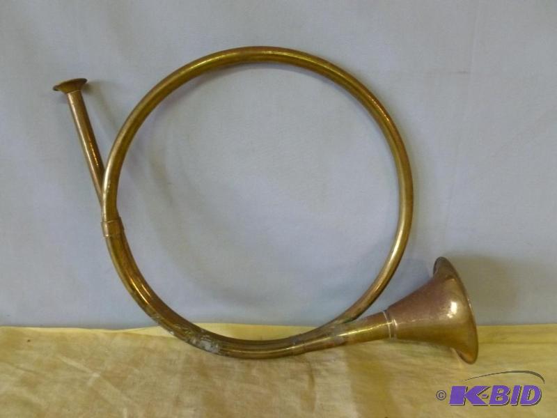 lot 124 image: Vintage brass bugle wall decoration, measures...
