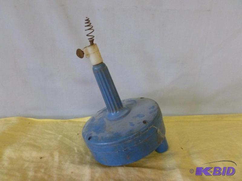 lot 137 image: Heavy duty wind up sewer snake....