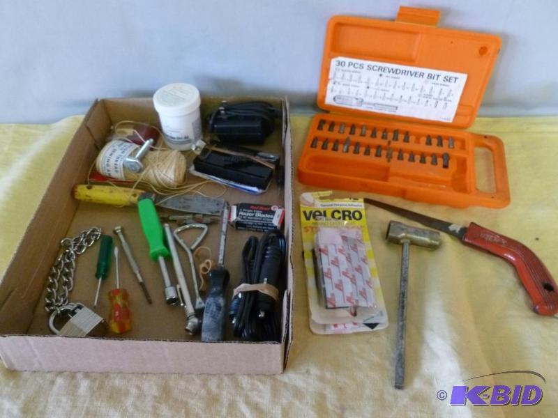 lot 143 image: Large lot of tools that includes screwdrivers...