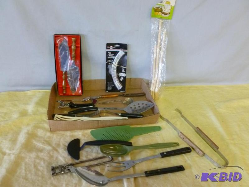 lot 149 image: Large lot of good kitchen utensils, some new....