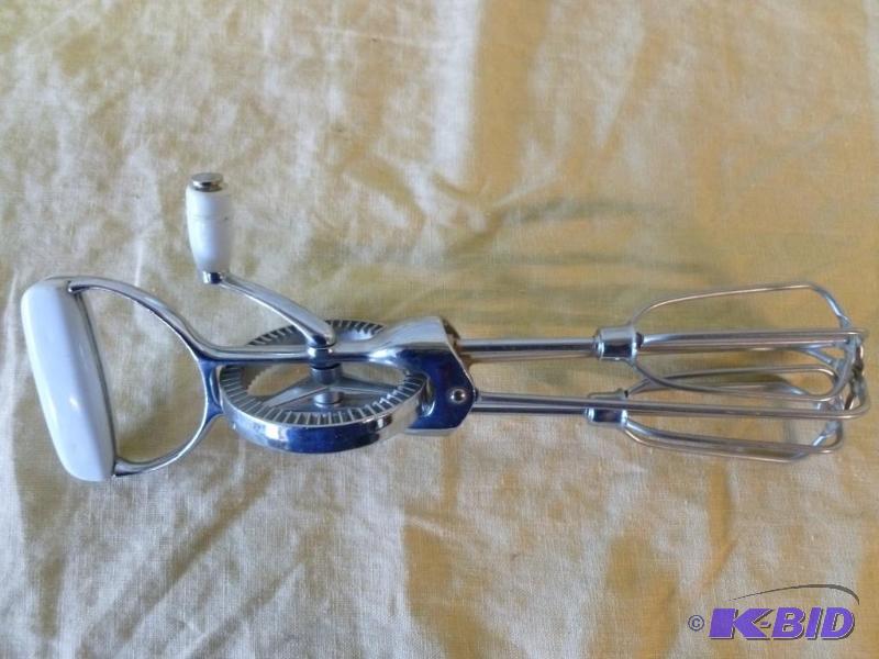 lot 154 image: Vintage hand egg beater, measures 12" L,...