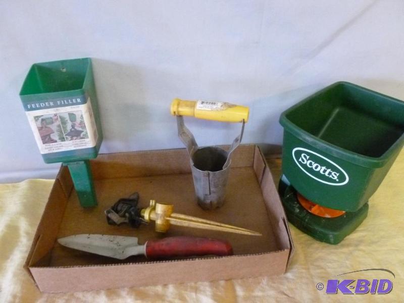 lot 162 image: Lot of lawn and garden items....