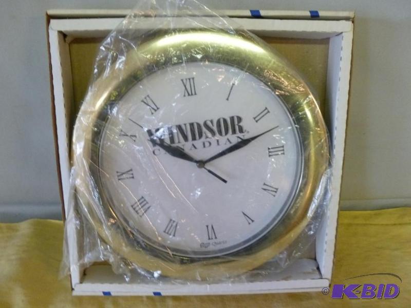 lot 164 image: Collectible Top - Quartz Windsor Canadian bat...