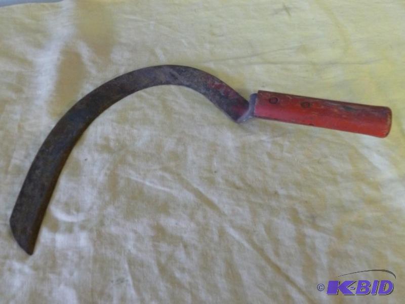 lot 166 image: Vintage wood handled sickle knife, measures 1...