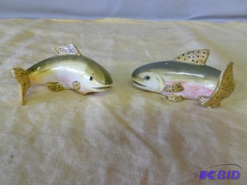 lot 171 image: Nice porcelain fish salt and pepper shaker se...