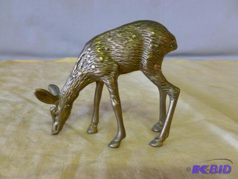 lot 176 image: Nice cast brass deer figurine, measures 4 14...