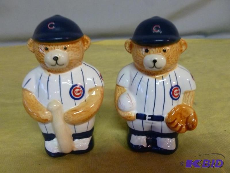 lot 219 image: Cubs baseball porcelain salt and pepper shake...
