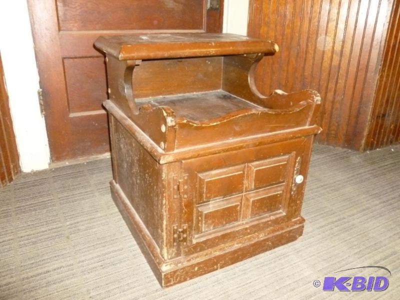 lot 228 image: Solid wood end table cabinet, measures 20.5&q...