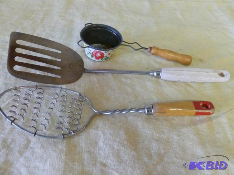 lot 29 image: Lot of three vintage wood handled kitchen ute...