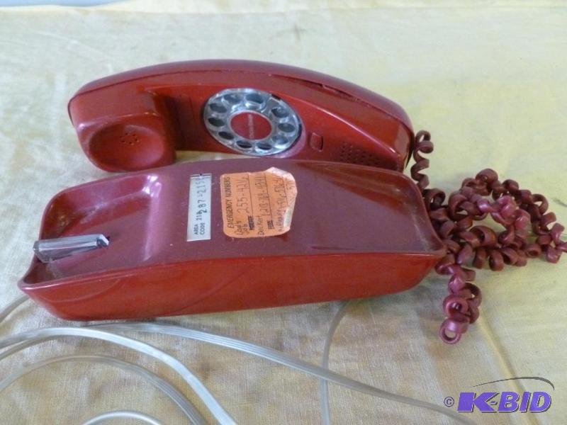 lot 31 image: Vintage Western Electric - Trimline red rotar...