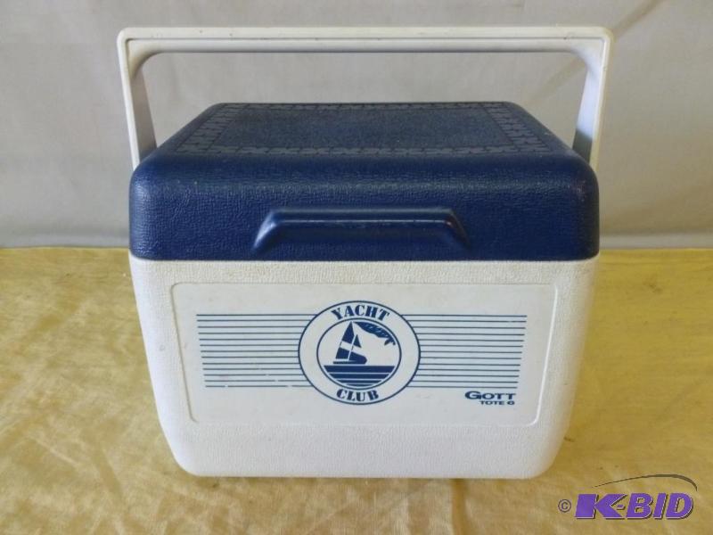 lot 35 image: Gott - Tote 6 lunch cooler....