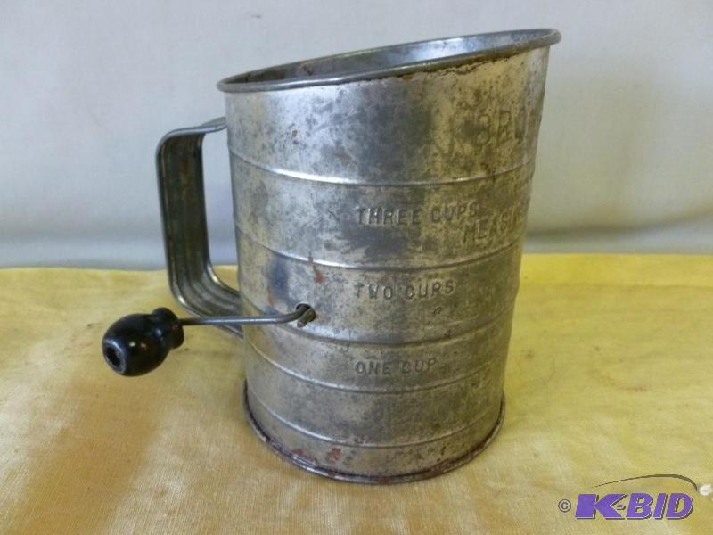 lot 40 image: Vintage Bromwells&nbspmetal flour sifter, g...