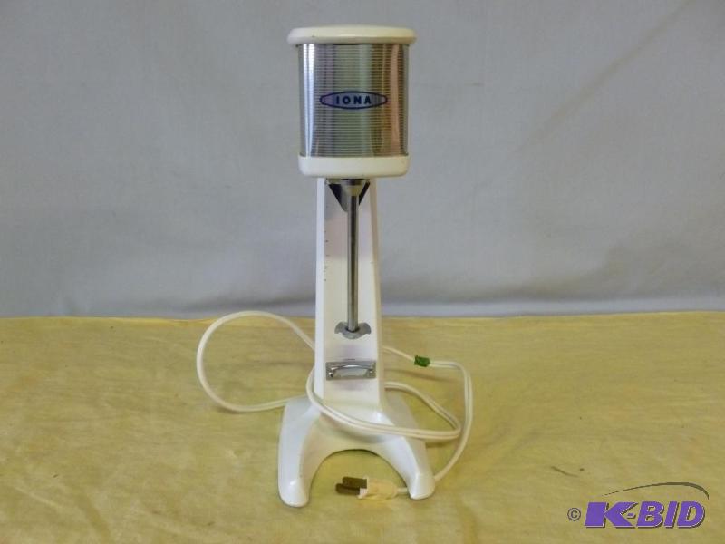 lot 56 image: Vintage Iona malt mixer model DM-1, good cast...