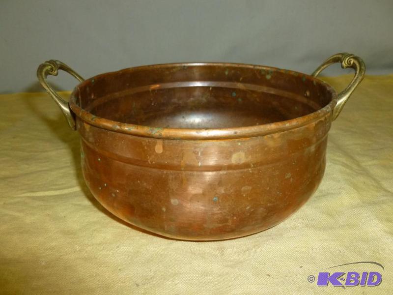 lot 71 image: Vintage brass handled and hammered copper con...
