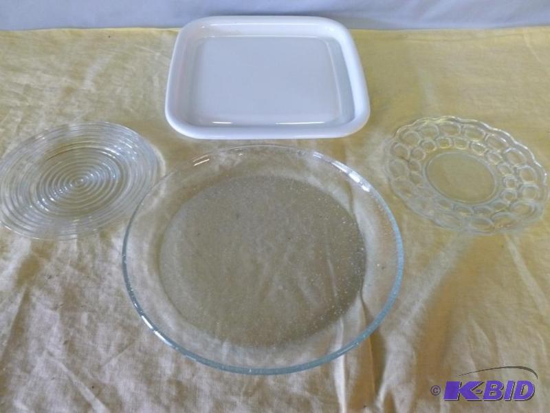 lot 91 image: This lot consists of a Corningware microwave ...