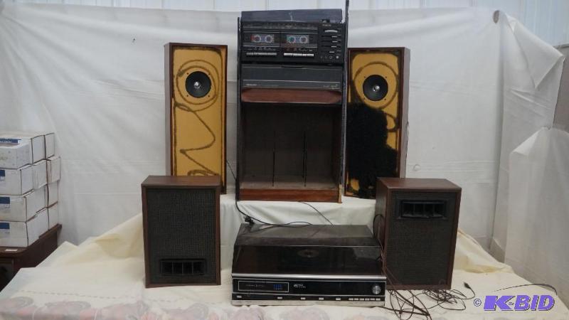 Set of 2 Vintage Stereo Systems with 4 Speakers