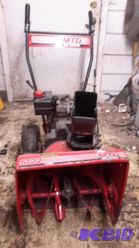 lot 100 image: MTD snowblower
