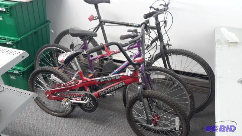 lot 17 image: Lot of bikes