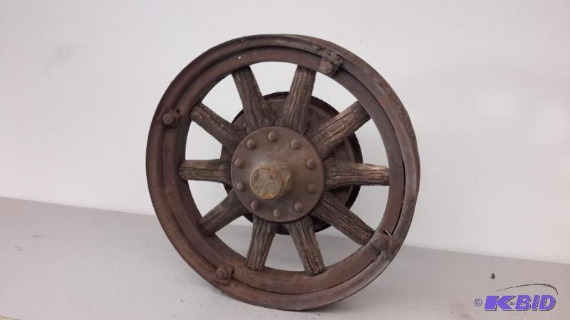 lot 27 image: Wooden spoke wheel