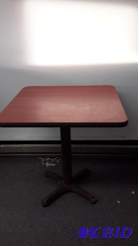 lot 28 image: Table 29 12 wide 30 tall