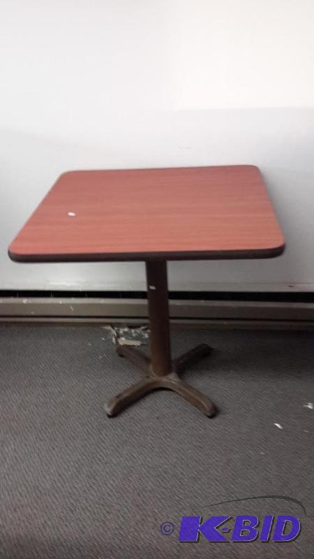 lot 29 image: Table 29 12 wide 30 tall