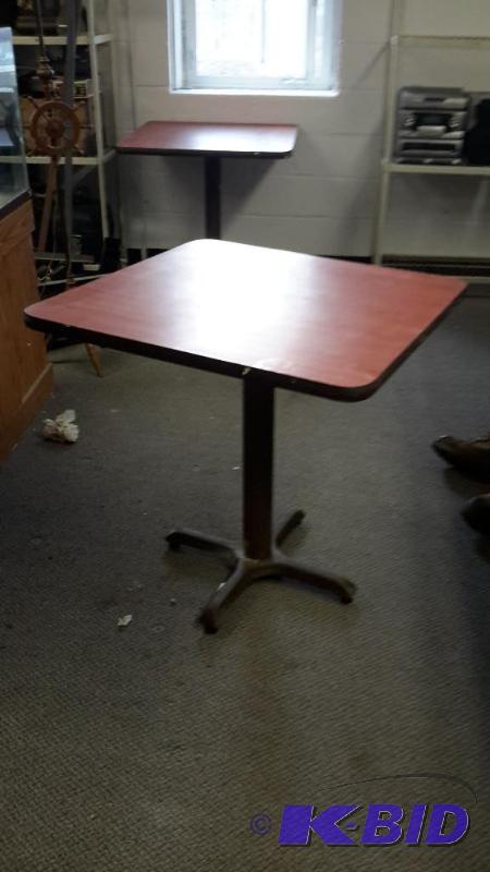 lot 30 image: Table 29 12 wide 30 tall