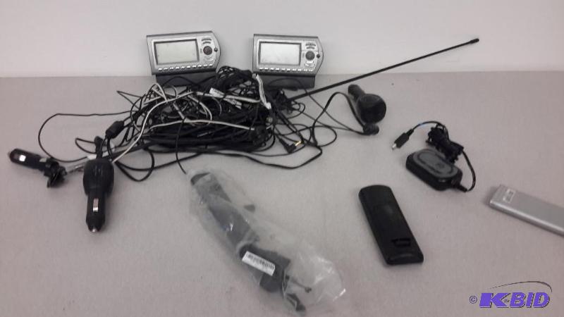 lot 40 image: GPS, misc electronics