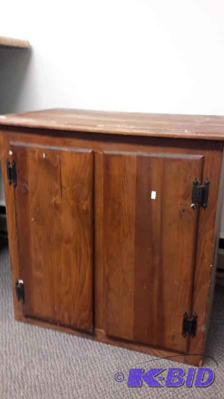 lot 58 image: Cabinet