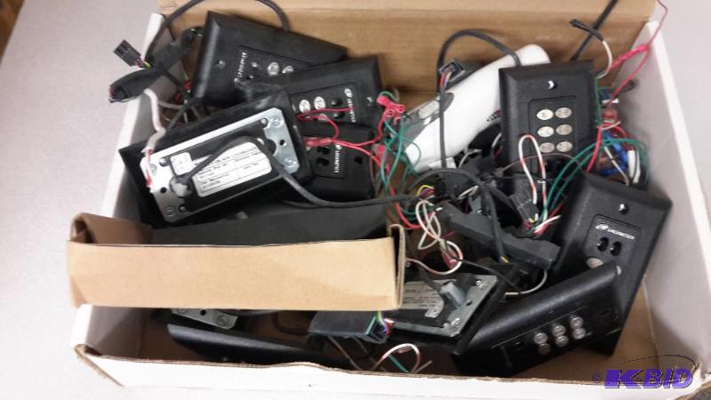 lot 64 image: Lot of keypads by Locknetics