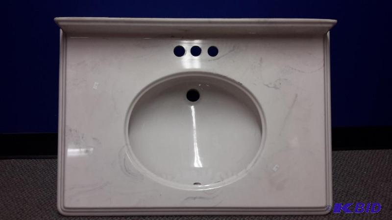 lot 73 image: vanity