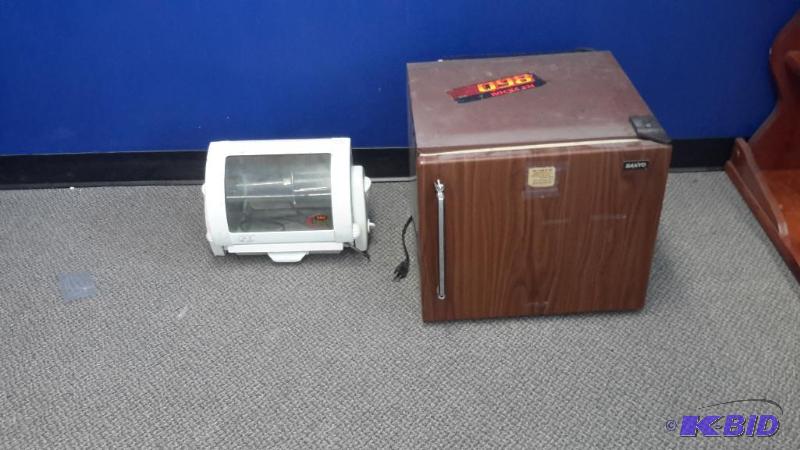 lot 94 image: mini fridge, Baby George