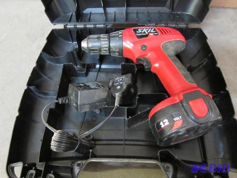 lot 14 image: Skil Cordless Drill