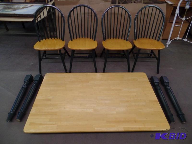 lot 19 image: Dining Table Set