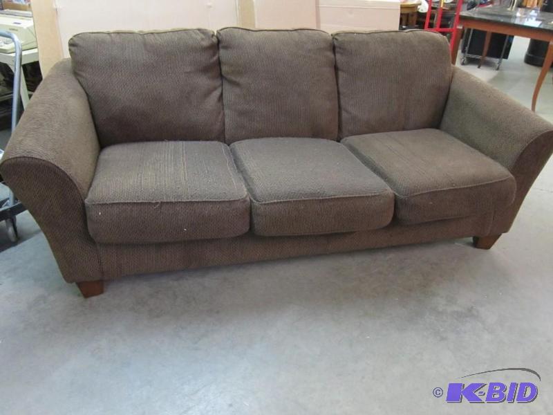 lot 2 image: Ashley Furniture Sofa