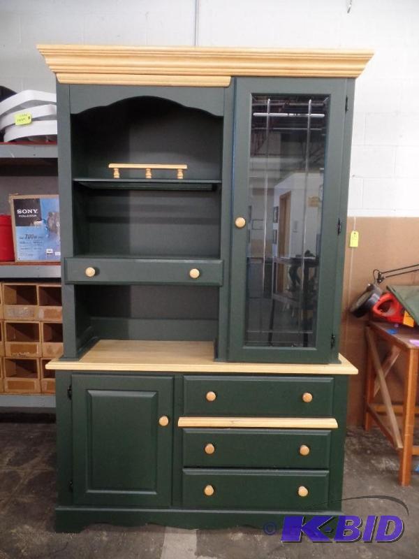 lot 20 image: Beautiful Solid Wood Display with Beveled Glass