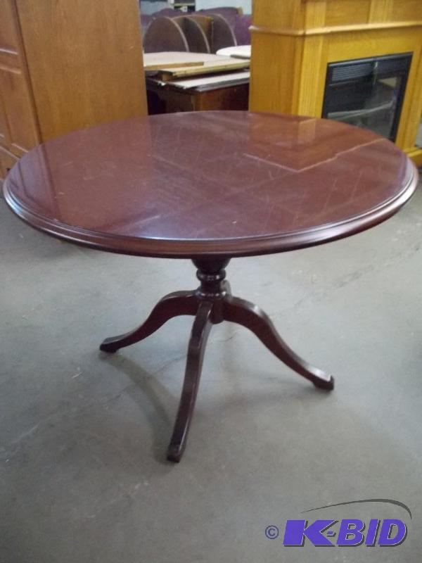 lot 34 image: Dining Table