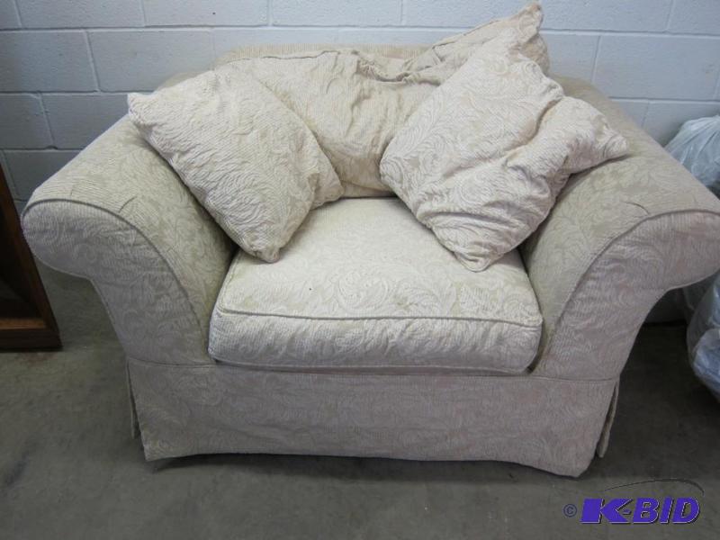 lot 4 image: Over-Sized Upholstered Chair