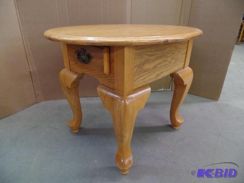 lot 41 image: Oval End Table with Drawer