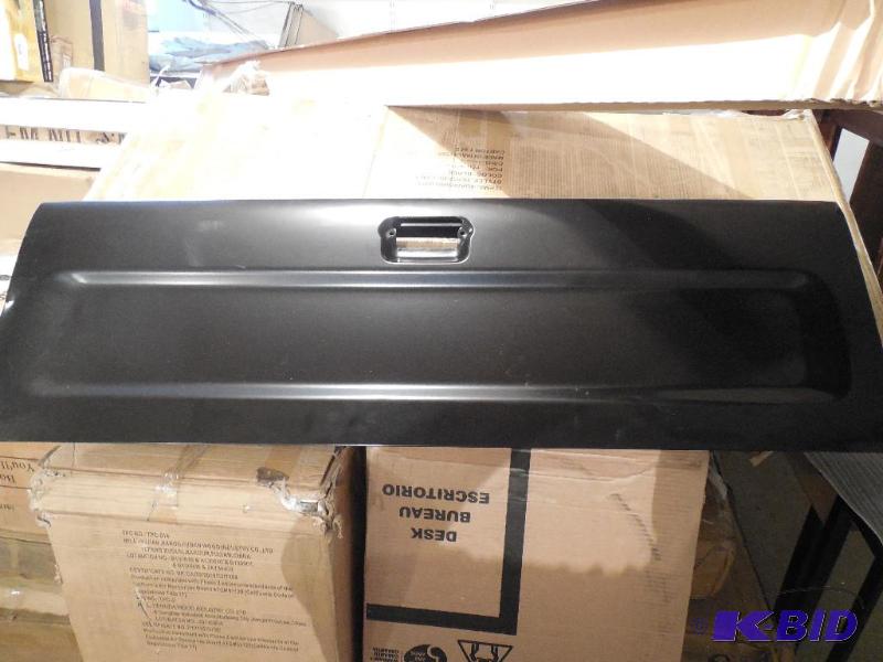 lot 1 image: Toyota Tail Gate for pickup fits 88-95 NEW