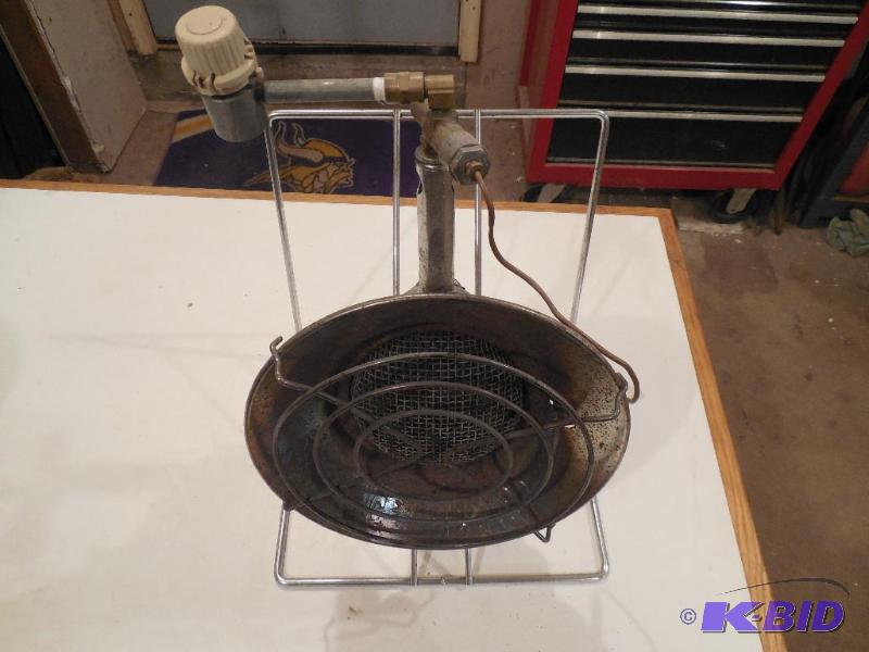 lot 12 image: Mr. Heater 15,000 BTU Propane HeaterCooker