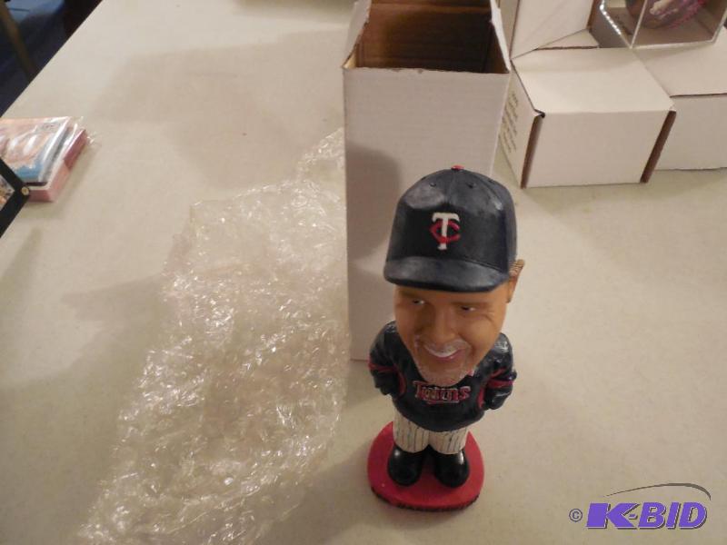 Ron-Gardenhire-Minnesota-Twins-Red-Base-Bobble-Head-Bobblehead-Seaon-