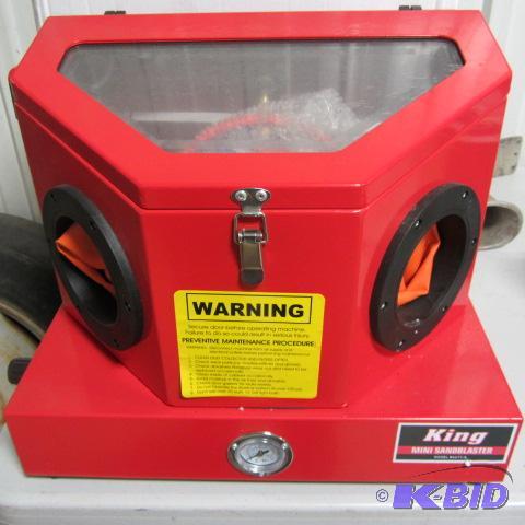 lot 10 image: New Mini Sandblaster