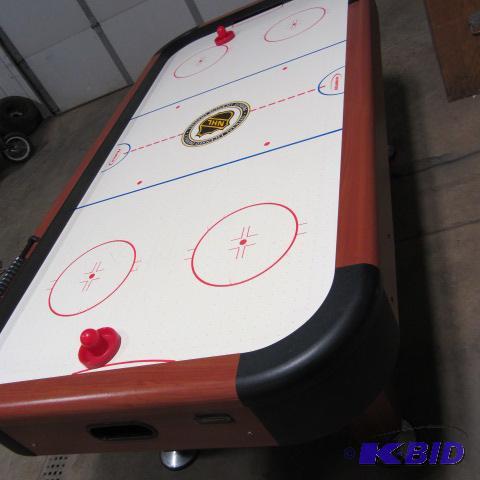lot 17 image: Halex Air Hockey Table
