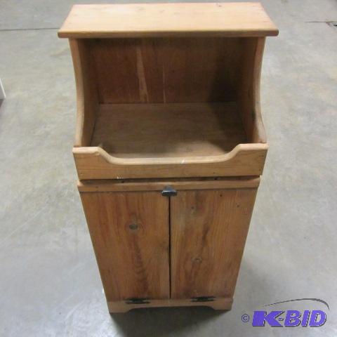 lot 22 image: Pine Vegetable Bin