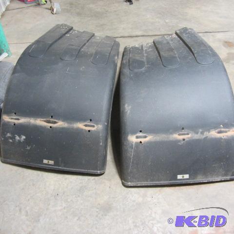 lot 3 image: Semi Trailer Half Fenders